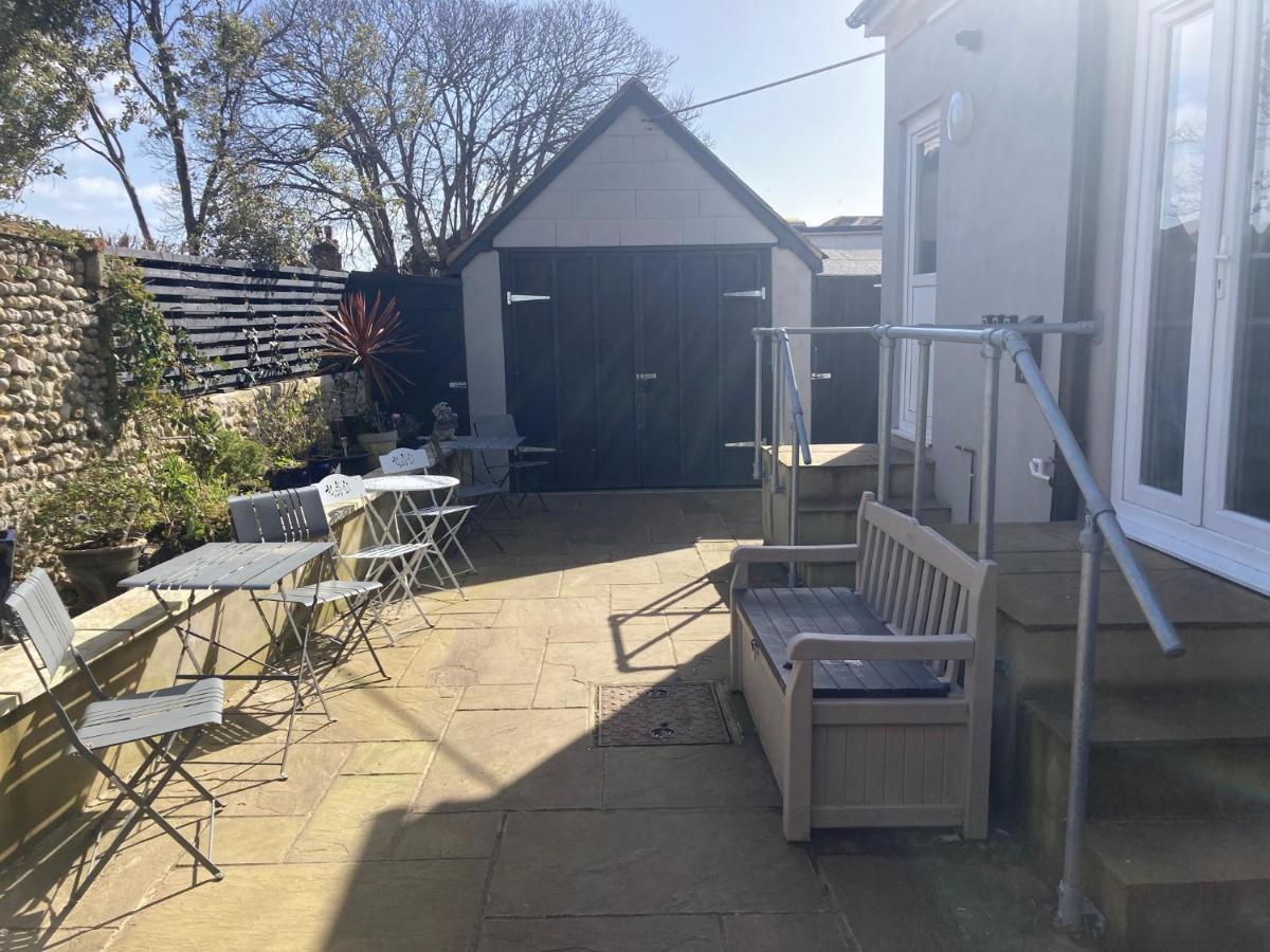 Hotel Wicks At 26 Sandown Exterior foto